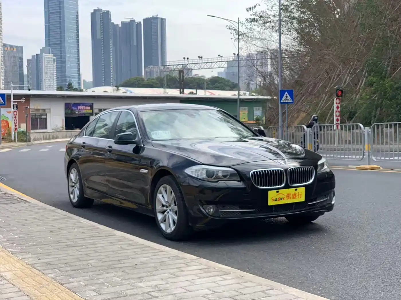 BMW 5 Series 2012 530Li Leadership фото 3