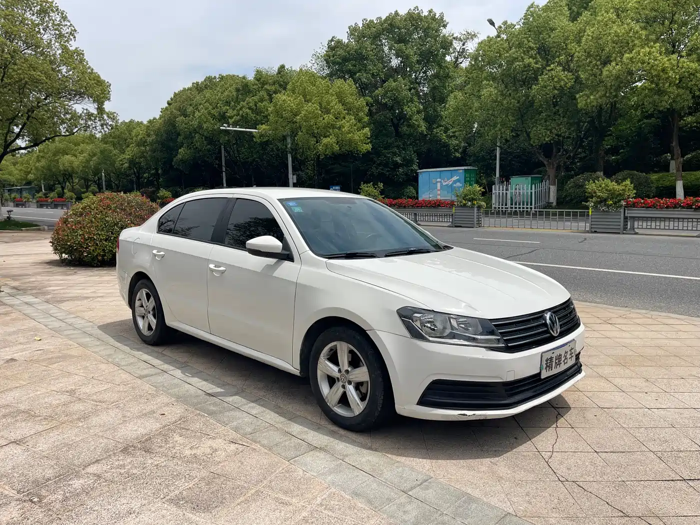 Volkswagen Lavida 2017 1.6L Automatic Trend Edition фото 2