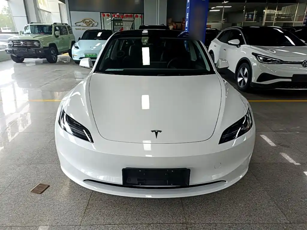 Tesla Model 3 2026 2025 Model Year Facelift Rear-Wheel Drive