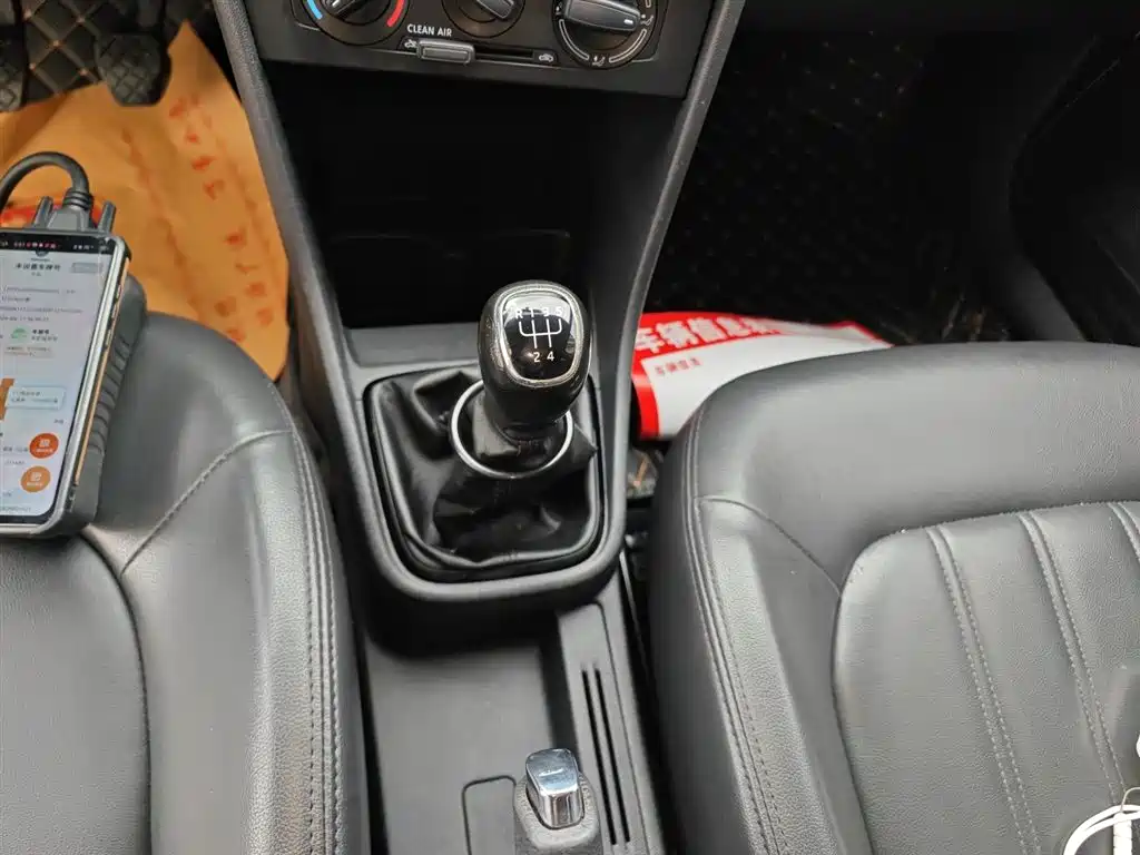 Škoda Rapid 2018 1.6L Manual Standard Edition фото 14