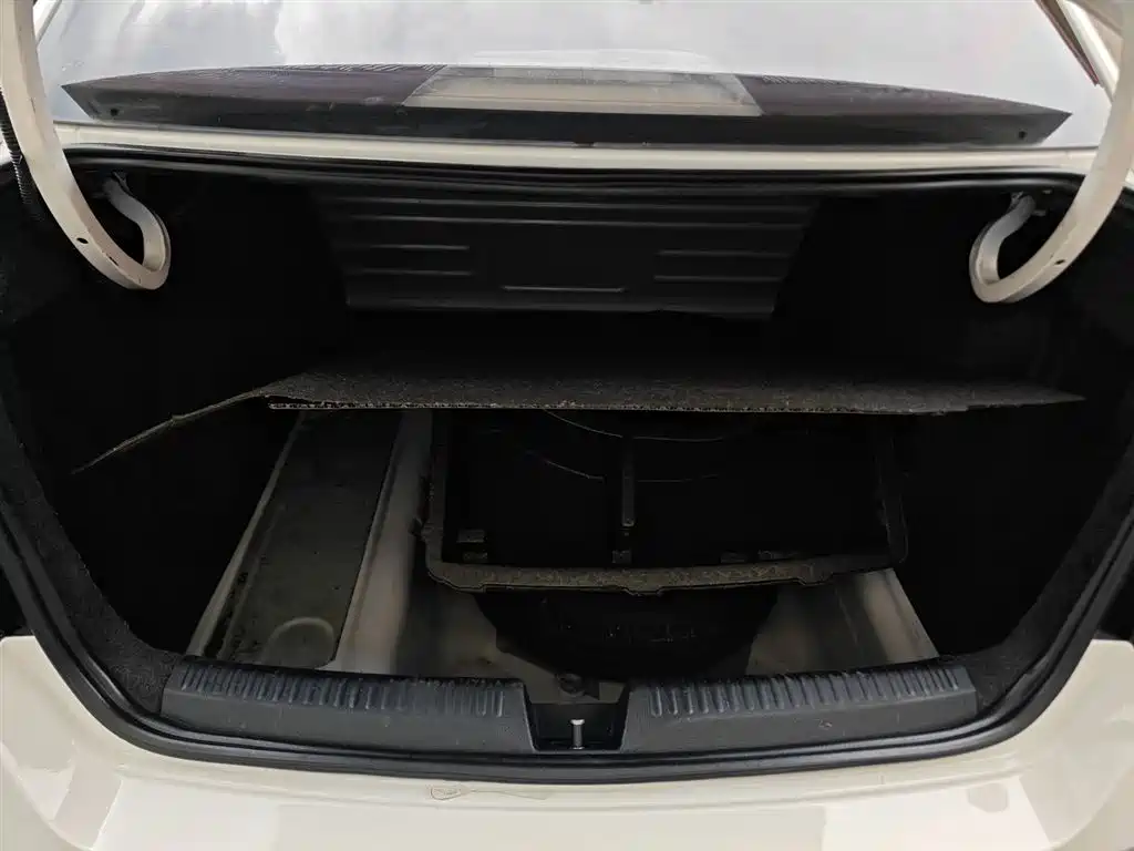 Škoda Rapid 2018 1.6L Manual Standard Edition фото 19