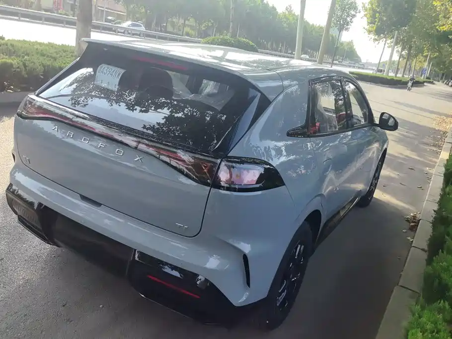 Фото 3 - ARCFOX T1