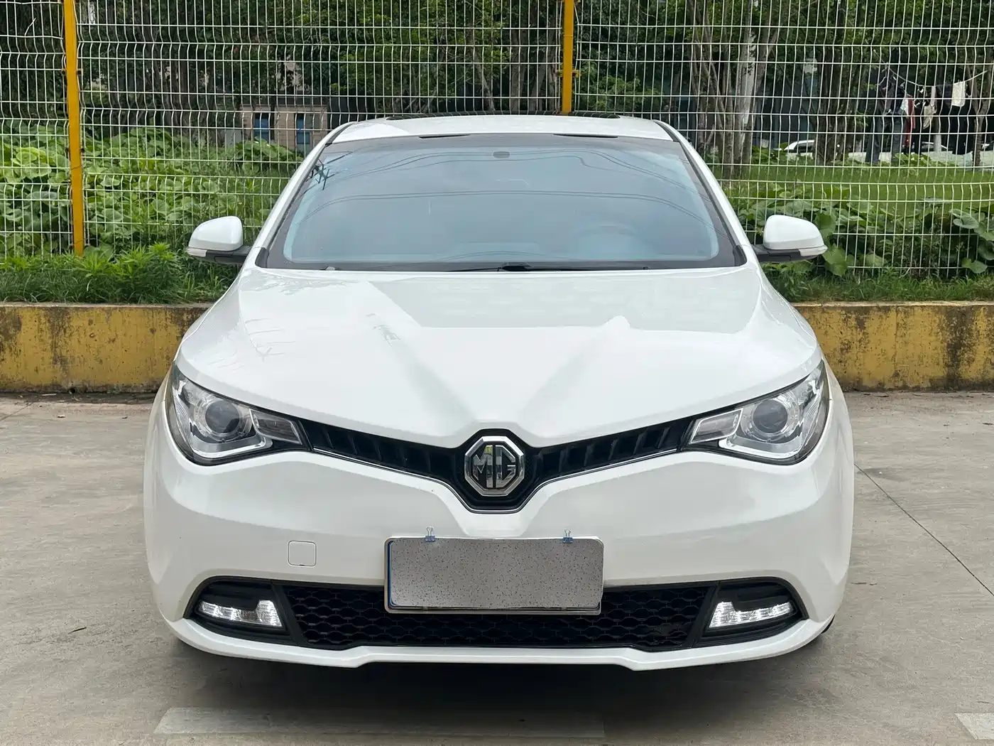 MG GT 2017 2016 Model 1.5L Automatic Premium Luxury Edition