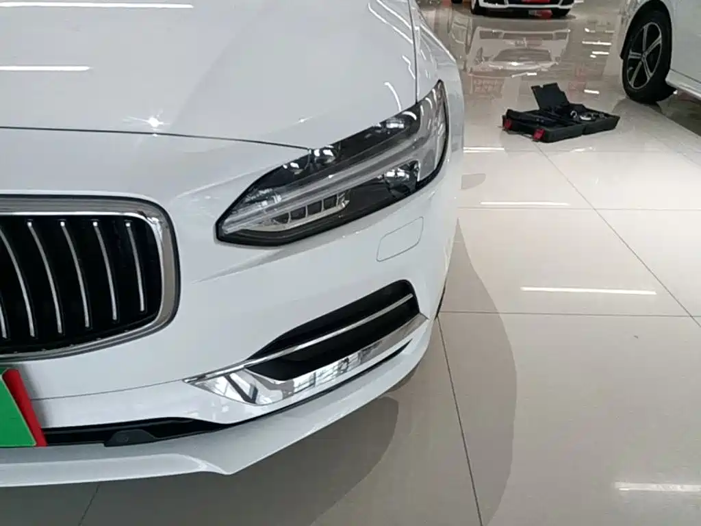 Фото 24 - Volvo S90