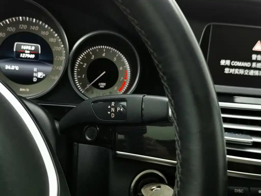 صورة 13 - Mercedes-Benz E-Class