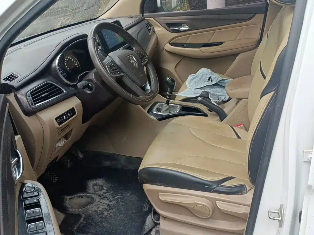 Baojun 730 2019 2017 1.5T Manual Fashion 7-Seater China V