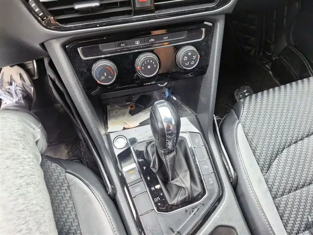 Volkswagen Tharu 2019 Model 280TSI 2WD R-line China VI фото 7