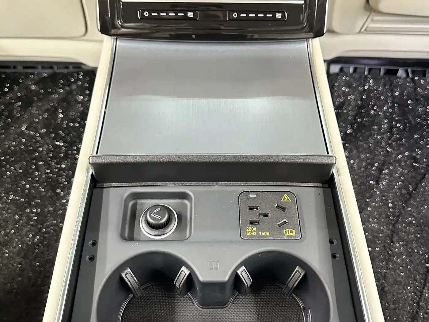 Фото 26 - Audi A8