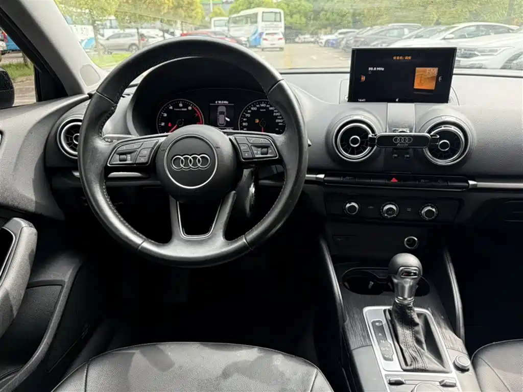 Audi A3 2018 30th Anniversary Sportback 35 TFSI Progressive фото 14