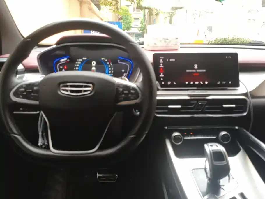 صورة 16 - Geely Coolray