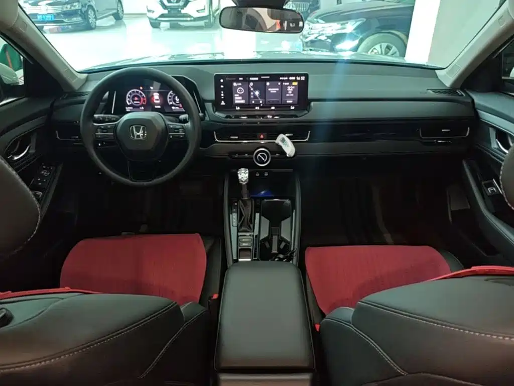 Фото 6 - Honda Inspire