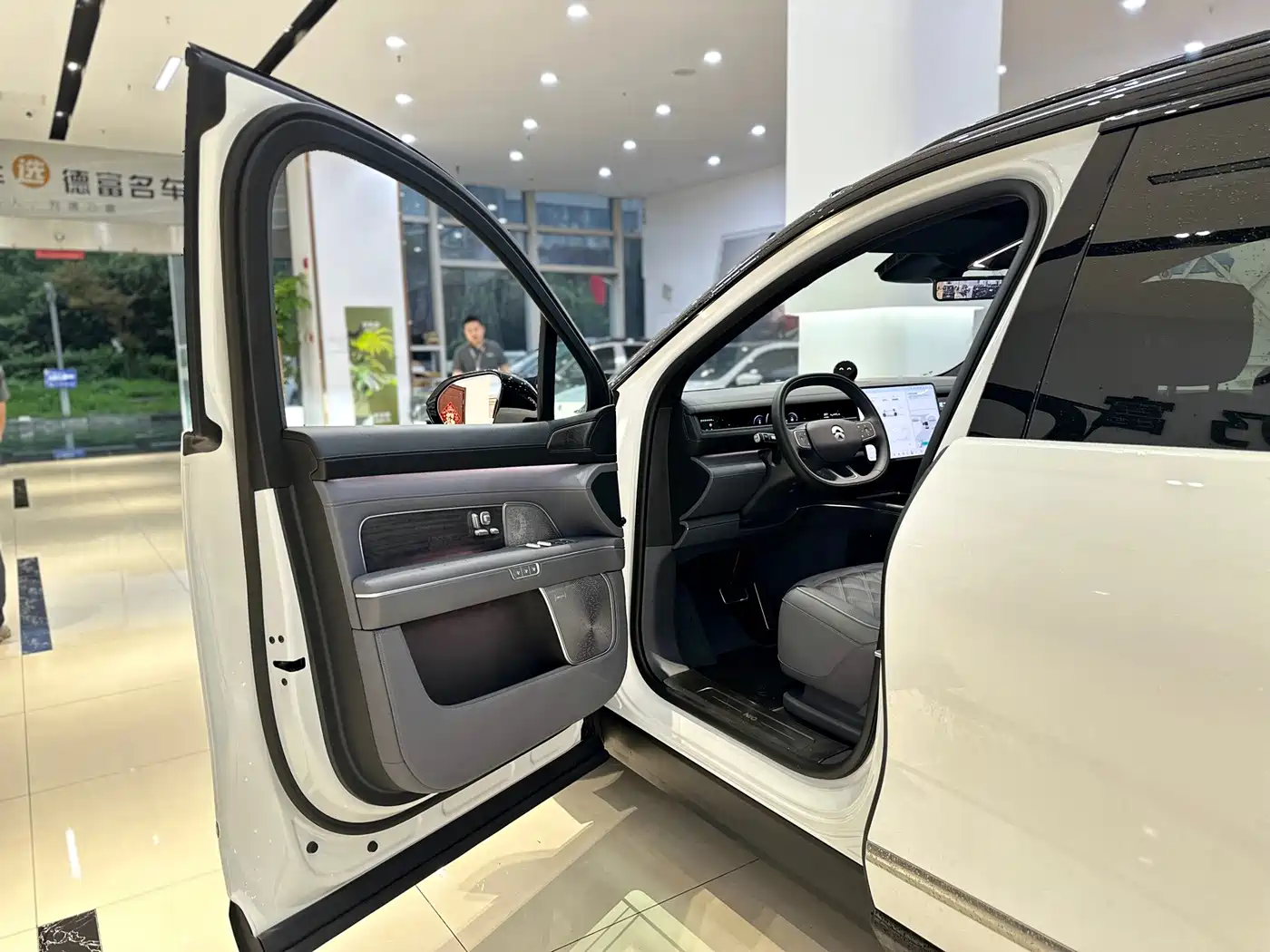 NIO ES8 2026 2025 Model 6-Seat Executive Luxury Edition