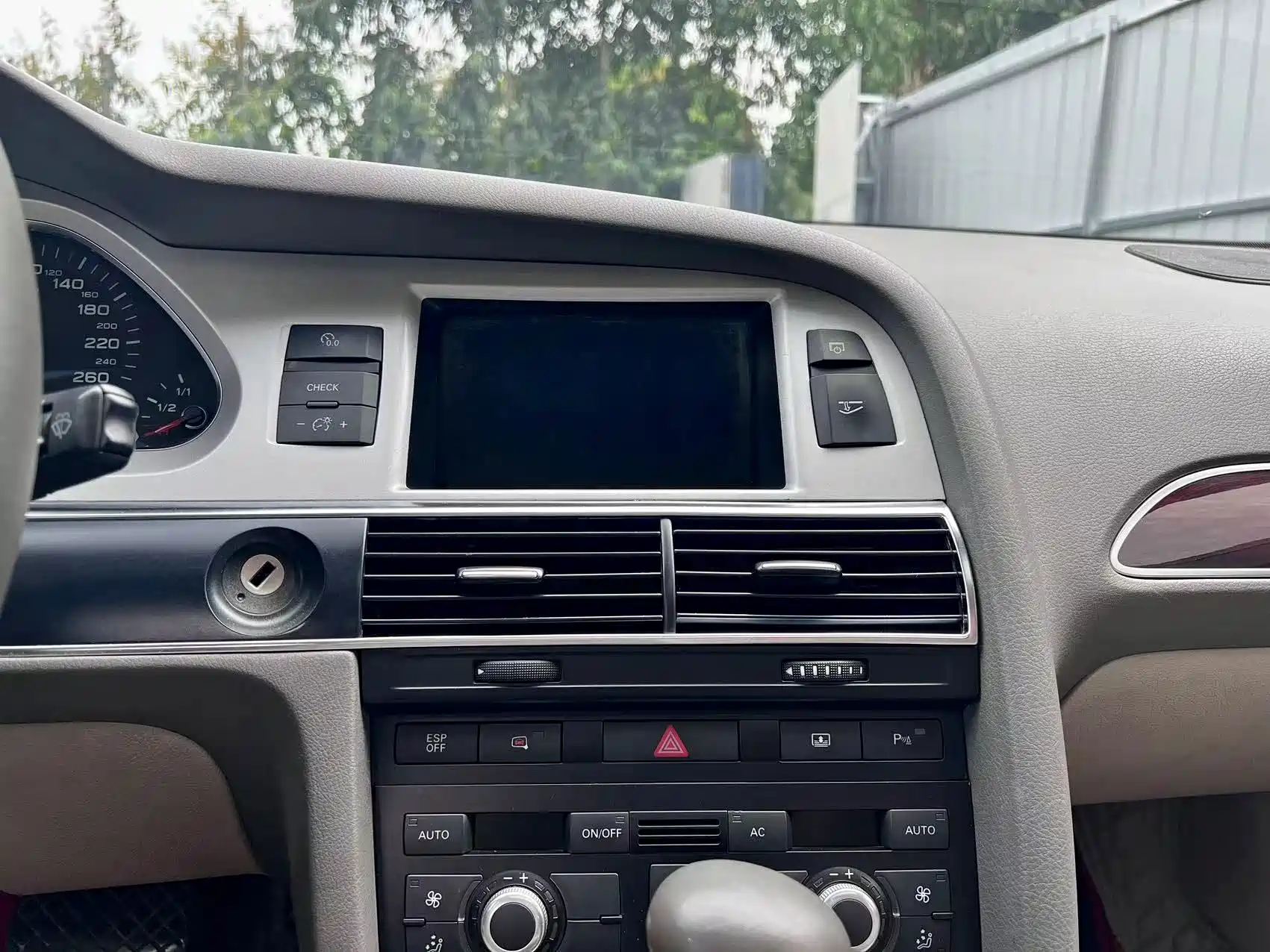 Фото 13 - Audi A6L