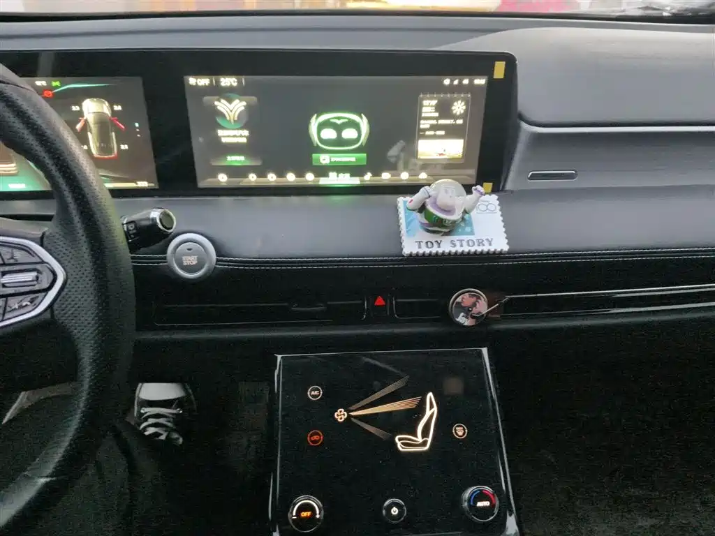 NEZHA AUTOMOBILE NEZHA U