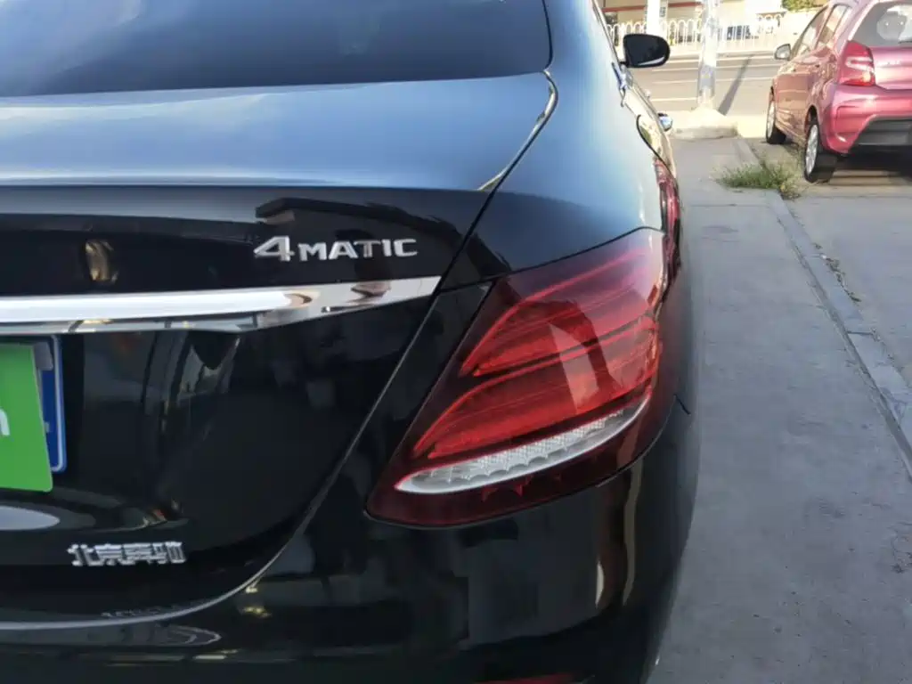 Photo 8 - Mercedes-Benz E-Class
