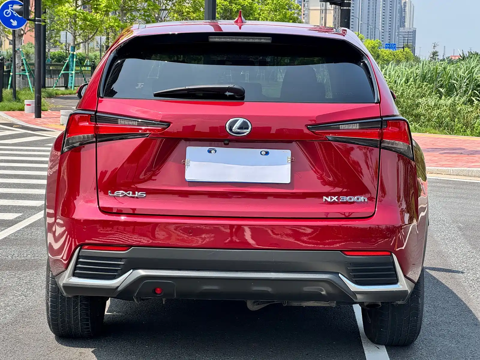 Фото 10 - Lexus NX