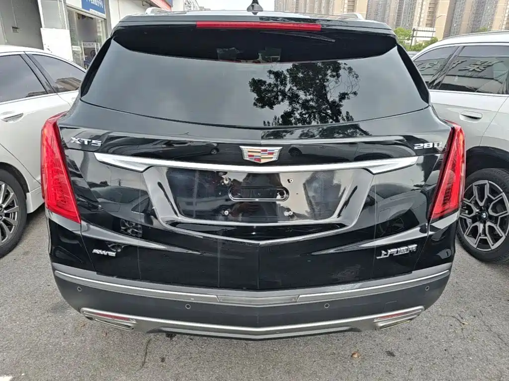 Photo 6 - Cadillac XT5