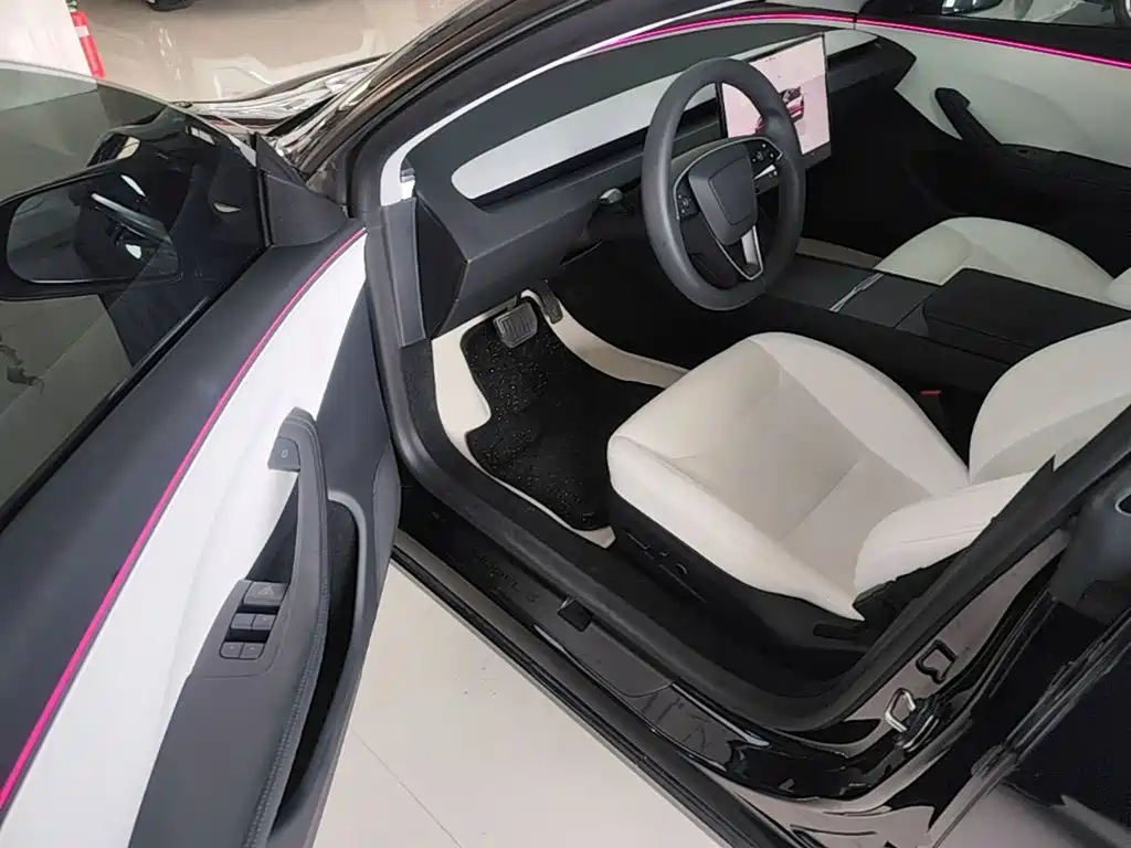 Tesla Model 3 2026 2025 Model Year Facelift Rear-Wheel Drive