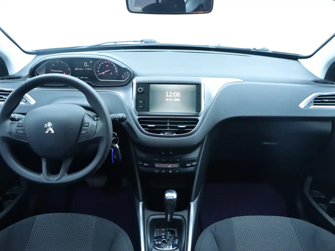 Peugeot 2008 2014 1.6L Automatic Fashion Edition фото 15