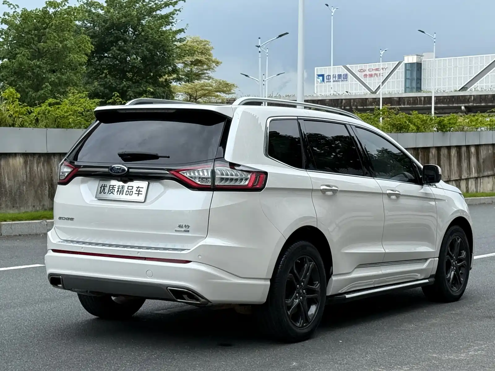 Фото 11 - Ford Edge