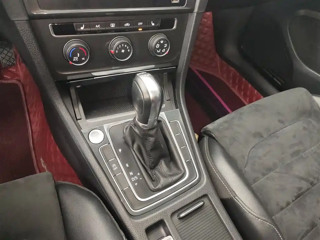 Volkswagen Golf 2020 280TSI DSG Luxury фото 14
