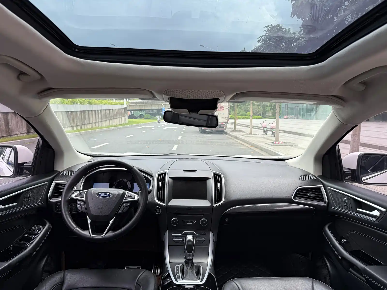 Фото 24 - Ford Edge