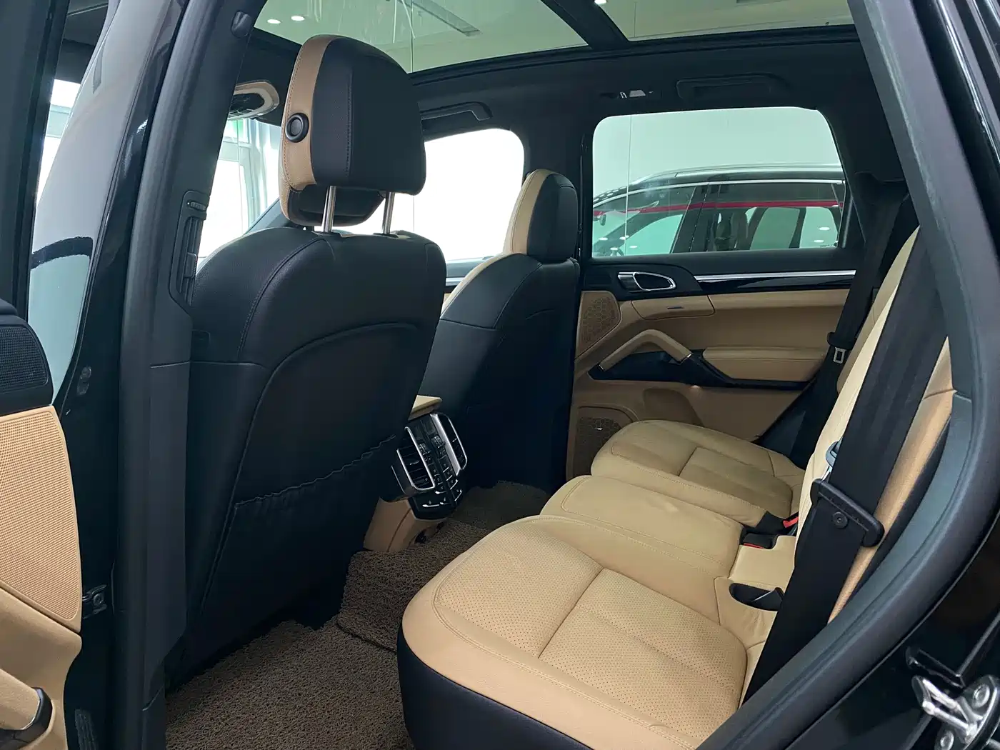 Porsche Cayenne 2014 Cayenne Platinum Edition 3.0T фото 8