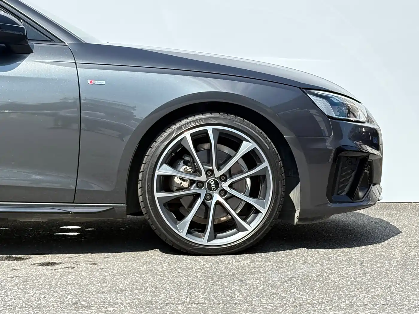 Фото 24 - Audi A4L
