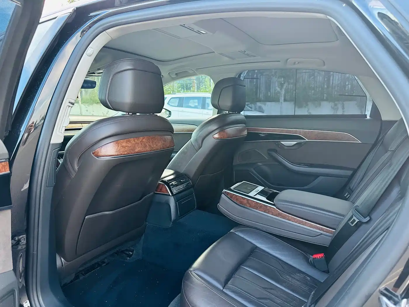Фото 7 - Audi A8