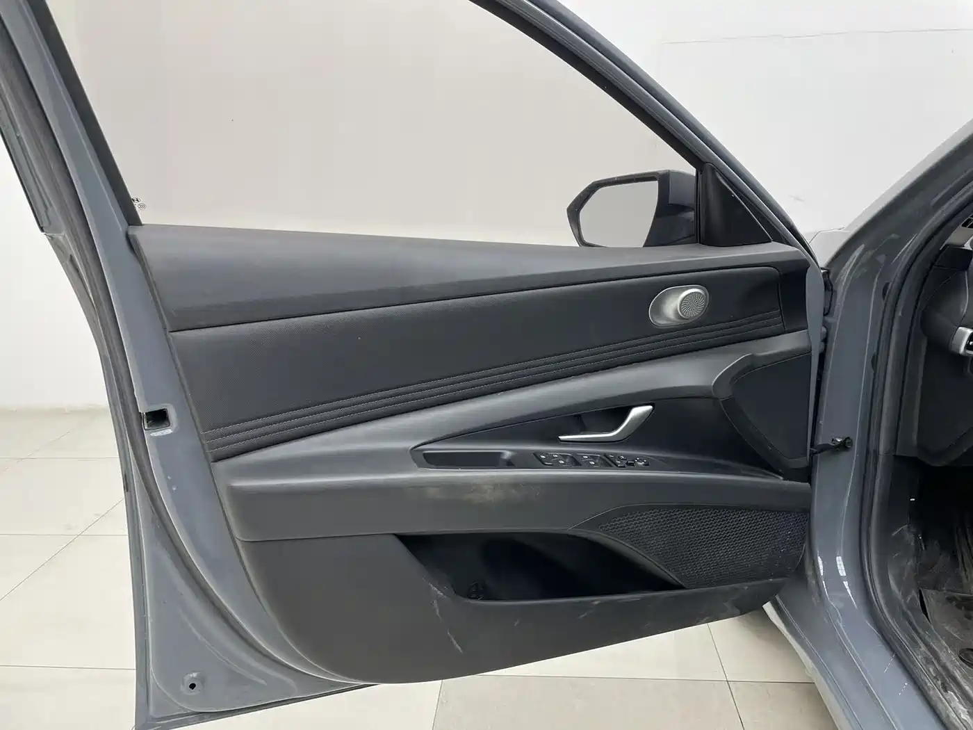 Hyundai Elantra 2021 1.5L CVT LUX Premium Edition фото 7