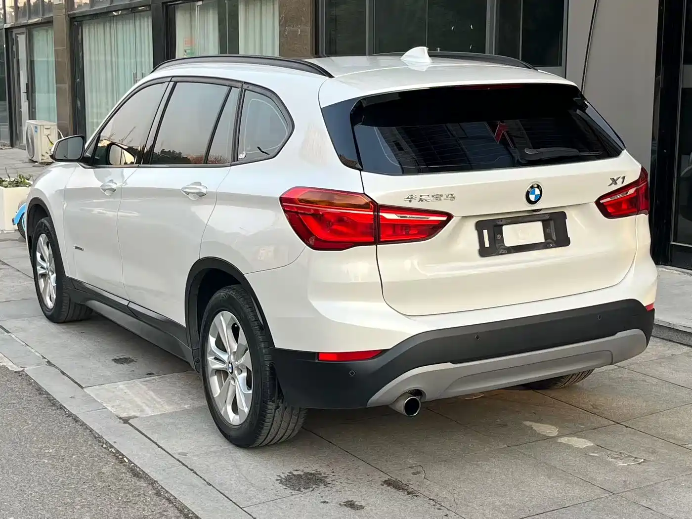 BMW X1 2016 sDrive18Li Premium Model фото 4