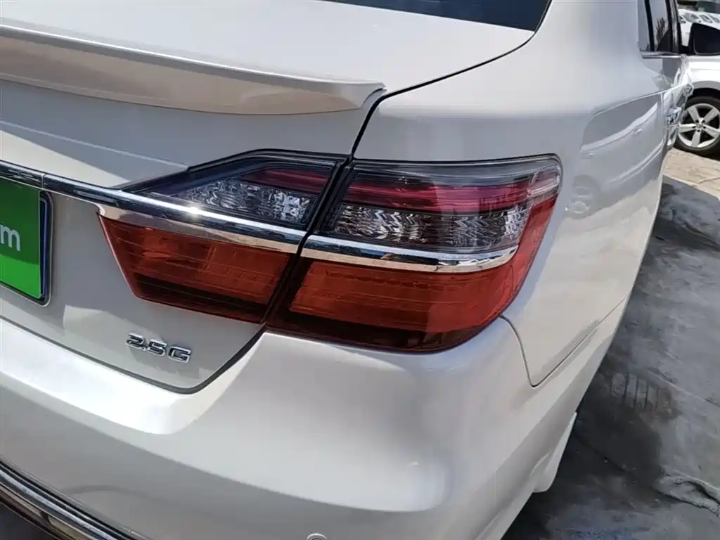 Toyota Camry 2016 2.5G 10th Anniversary Luxury Navigation Edition фото 8