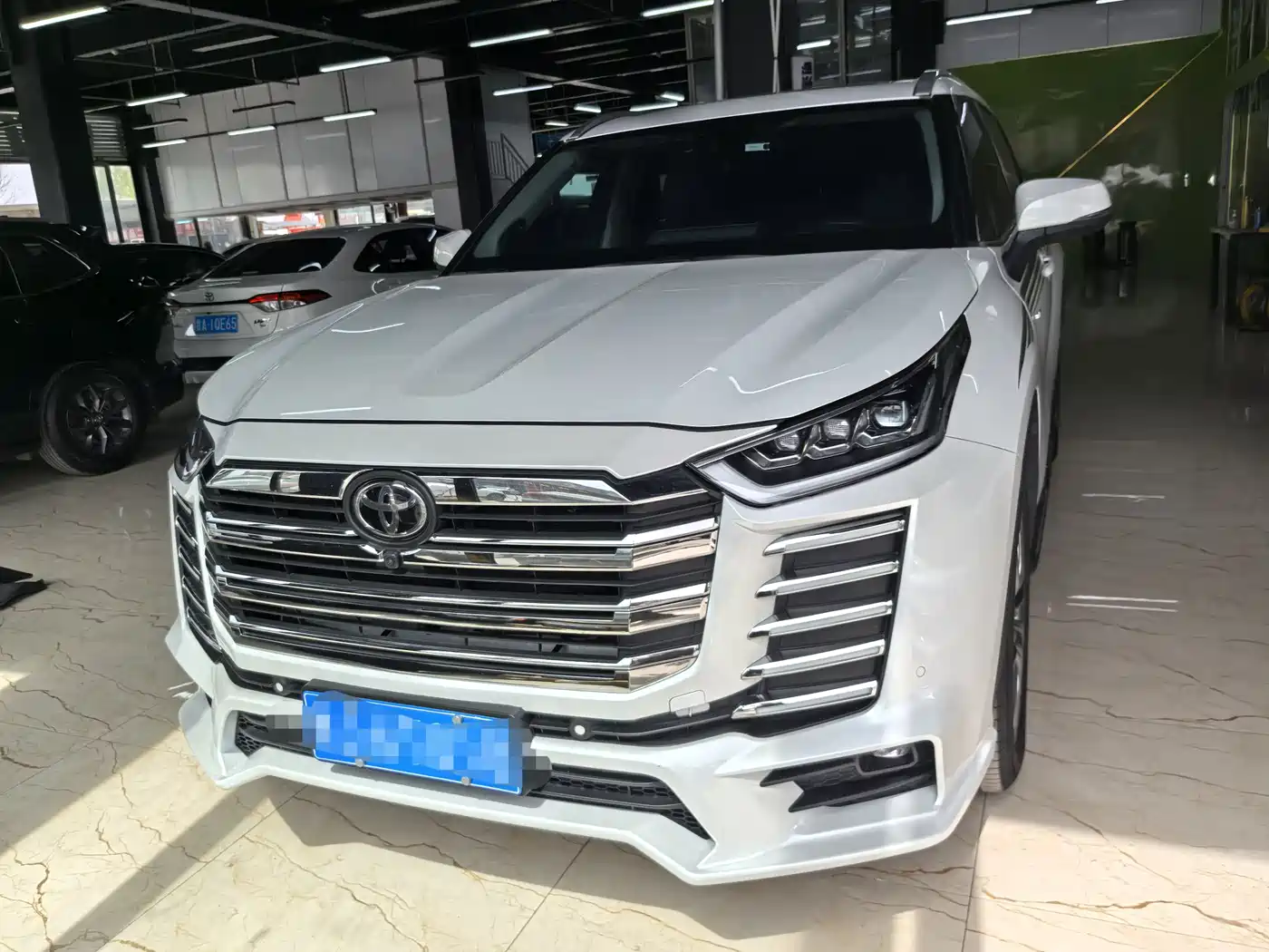 Toyota Highlander 2024 2.5L Smart Hybrid 4WD Premium 7-seater фото 2