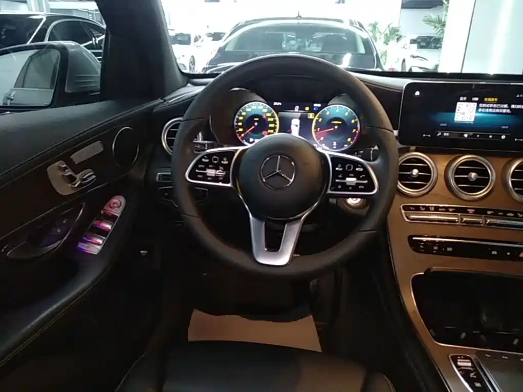 MERCEDES-BENZ GLC