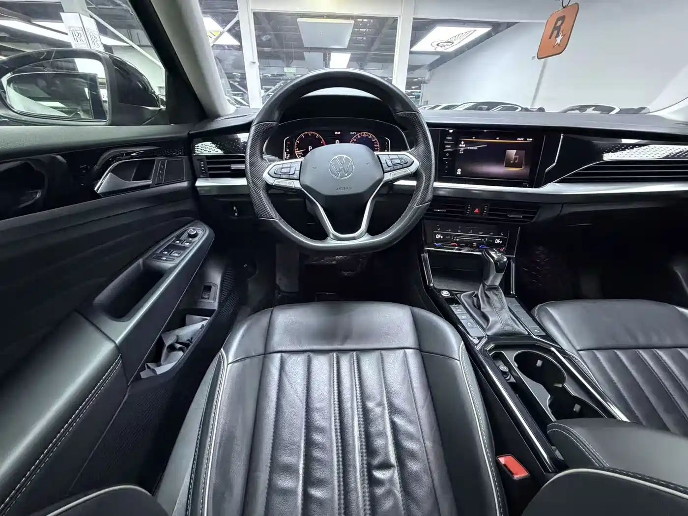 Volkswagen Passat 2023 330TSI Starlight Elite Edition фото 6