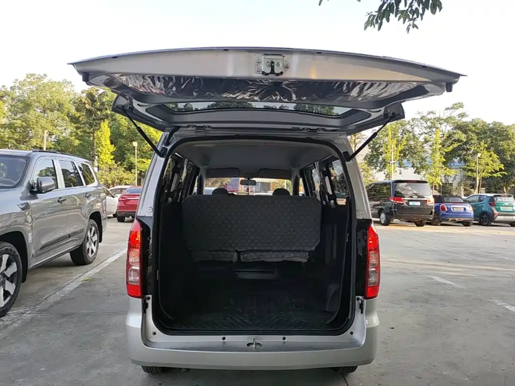 Фото 19 - Wuling Motors Wuling Hongguang V
