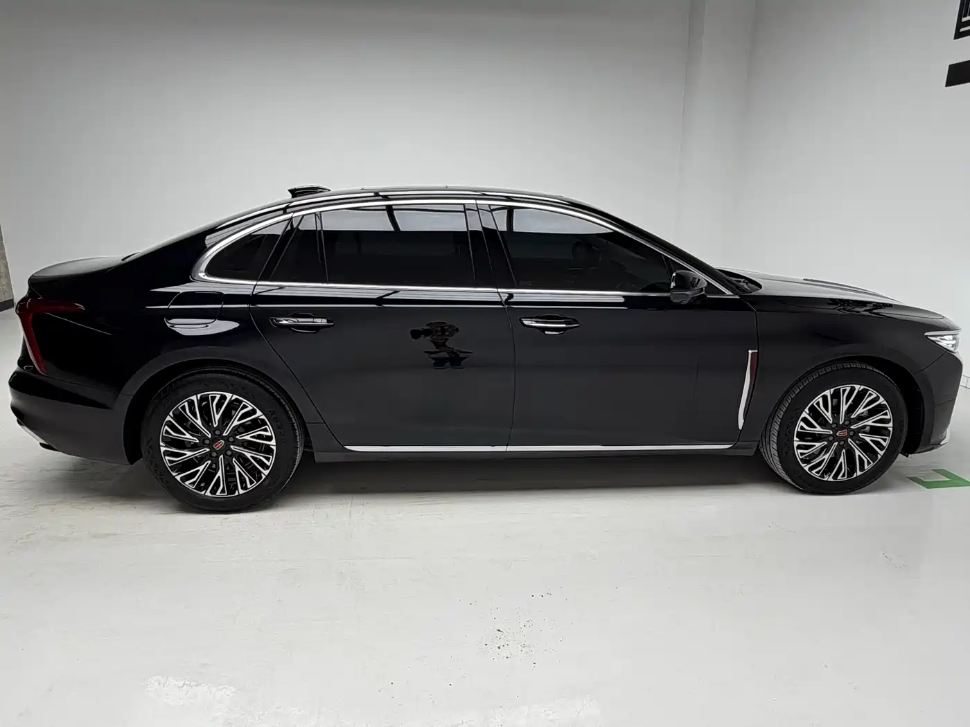 Hongqi H5 2024 2.0T Automatic Smart Connect Flag Smooth Edition фото 7