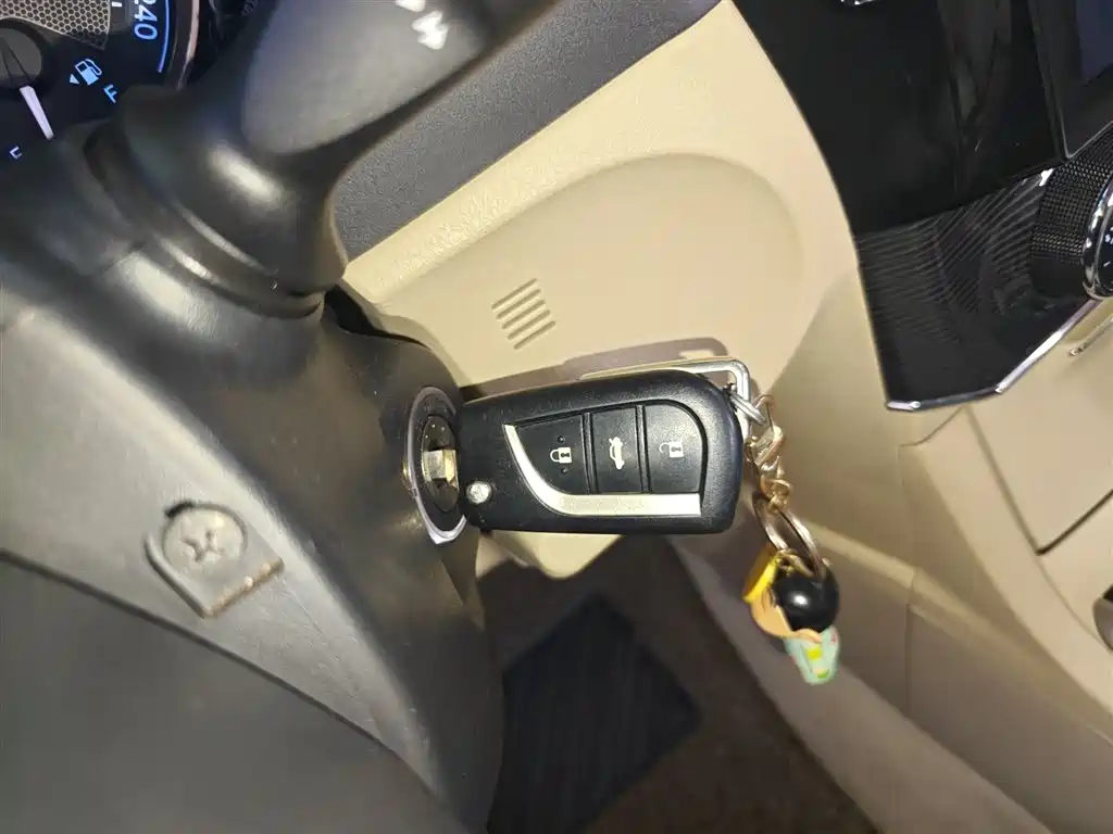 Toyota Corolla 2014 1.6L CVT GL-i фото 9