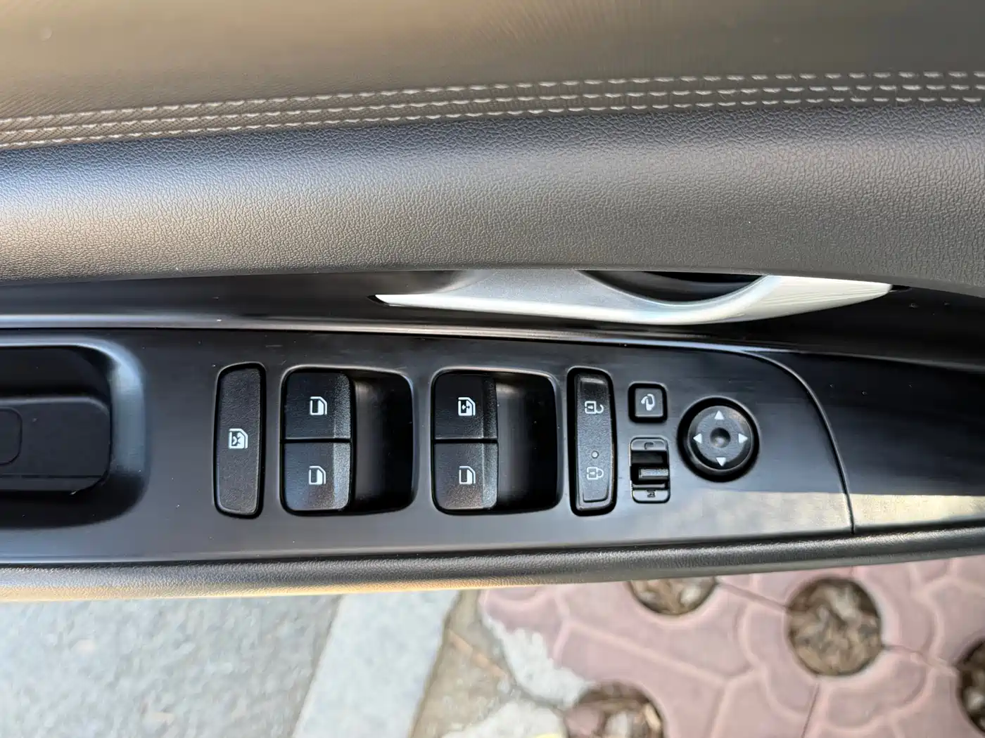 Hyundai Elantra 2022 1.5L CVT LUX Premium Edition фото 11