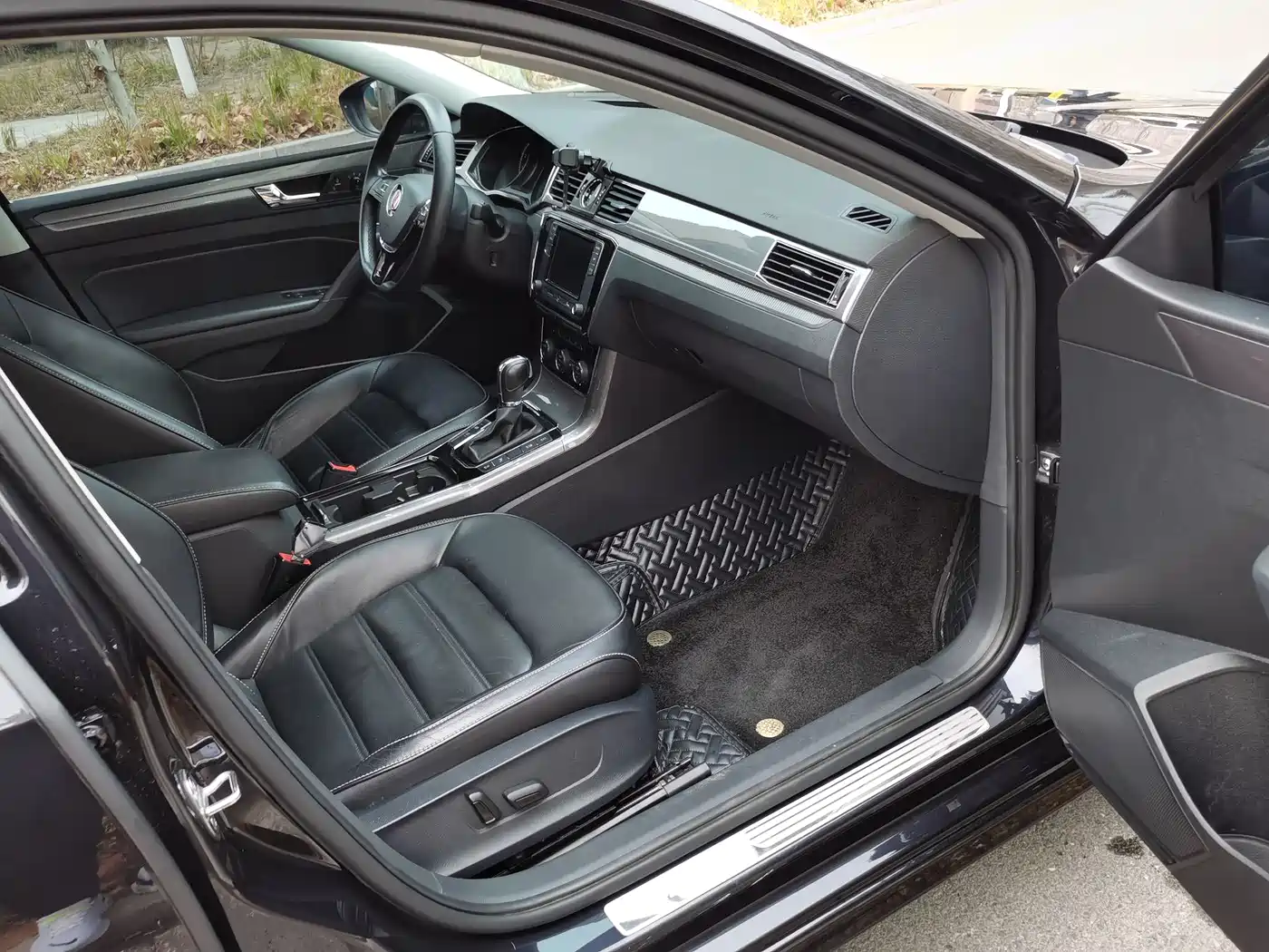 Volkswagen Passat 2017 330TSI DSG Prestige фото 9