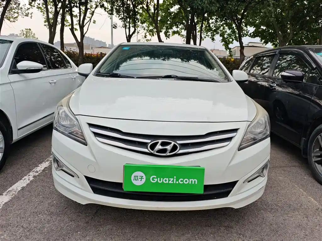 Hyundai Verna 2014 1.4L Manual Smart GLS фото 3