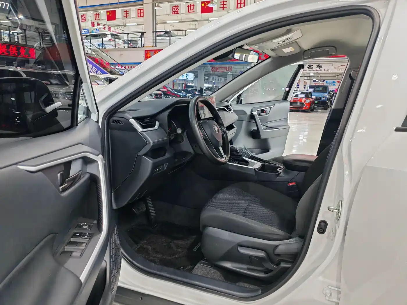 Toyota RAV4 Rongfang 2024 2.0L CVT FWD Urban Edition фото 4