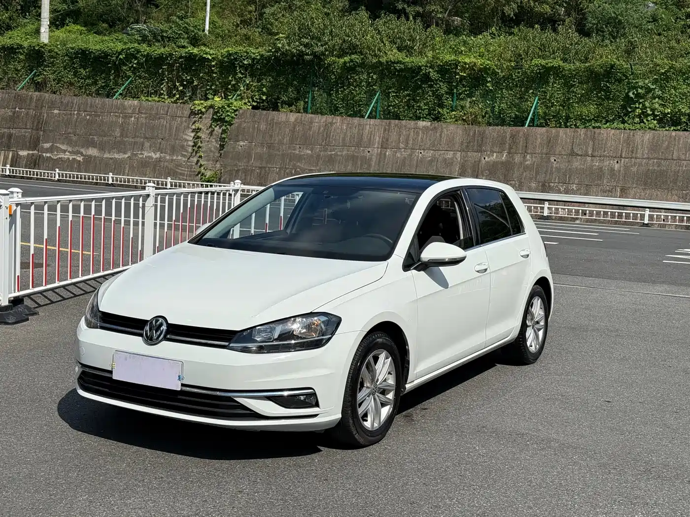 صورة 1 - Volkswagen Golf