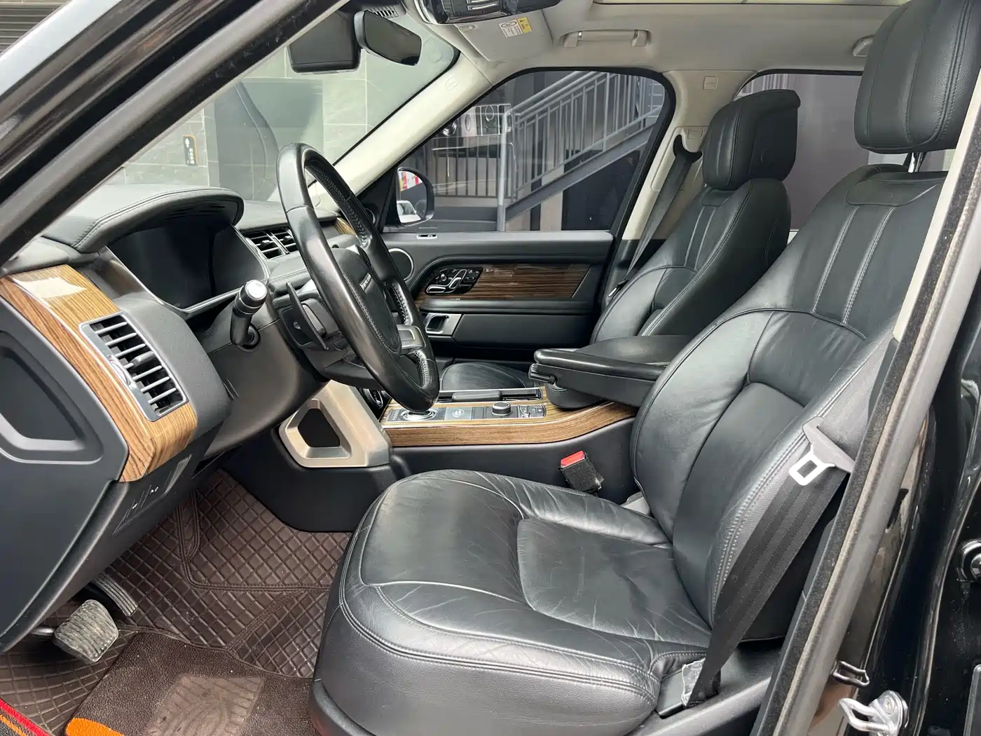 Land Rover Range Rover 2018 3.0 SC V6 Golden Age Edition фото 6