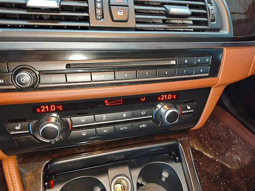 BMW 5 Series 2014 525Li Leading фото 9