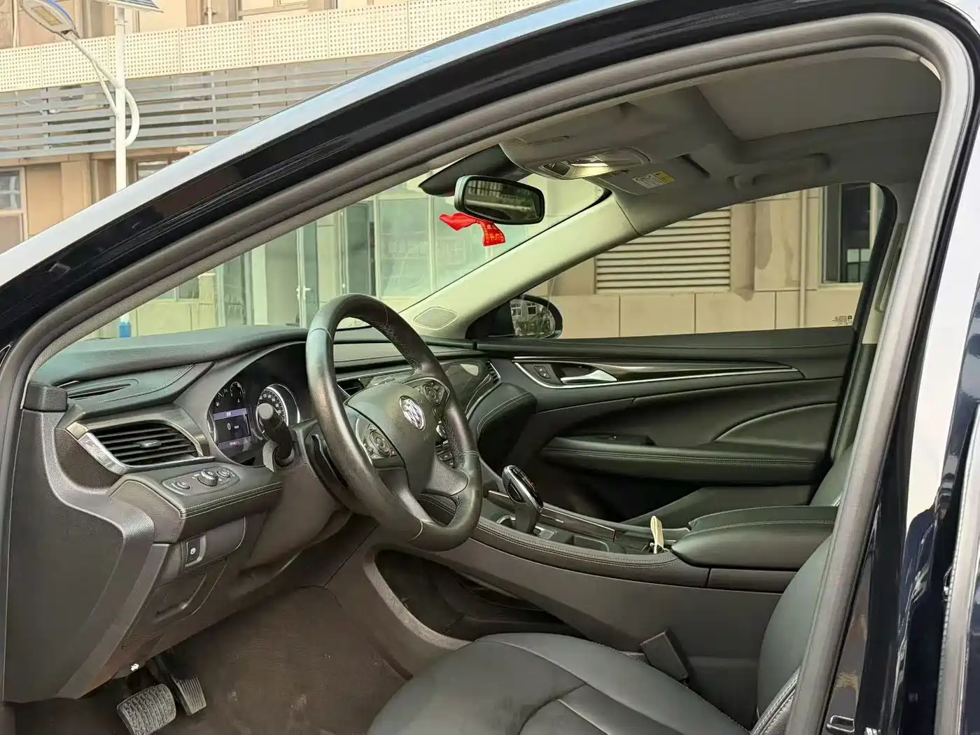 Photo 4 - Buick LaCrosse