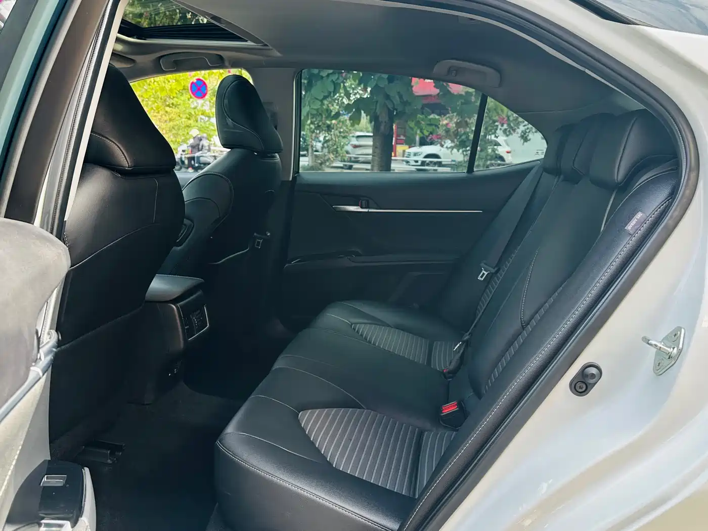 Toyota Camry 2022 2.0S Knight Edition фото 12