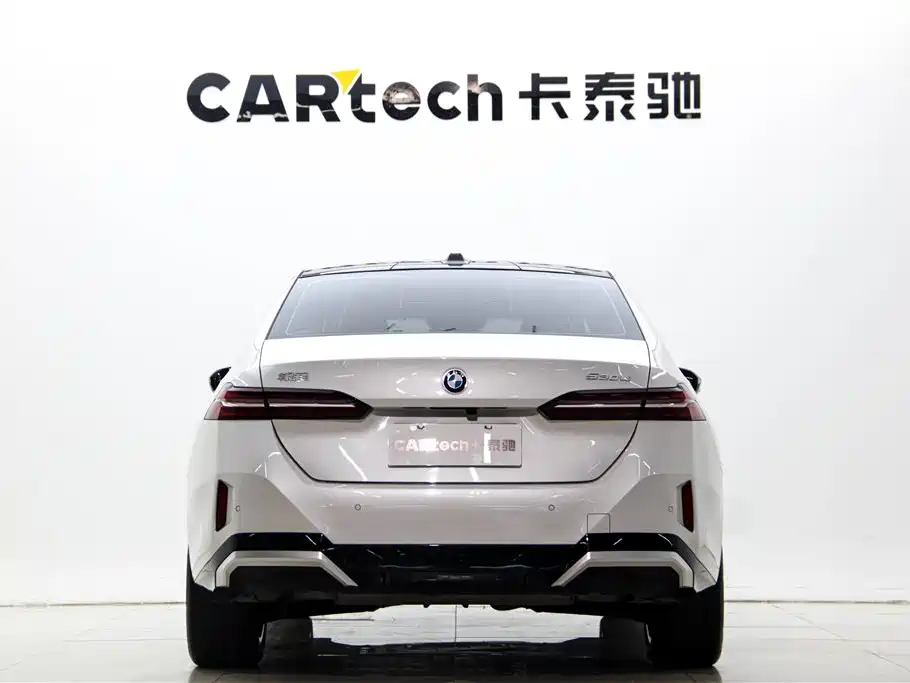 BMW 5 Series 2024 530Li Leading M Sport Package фото 5