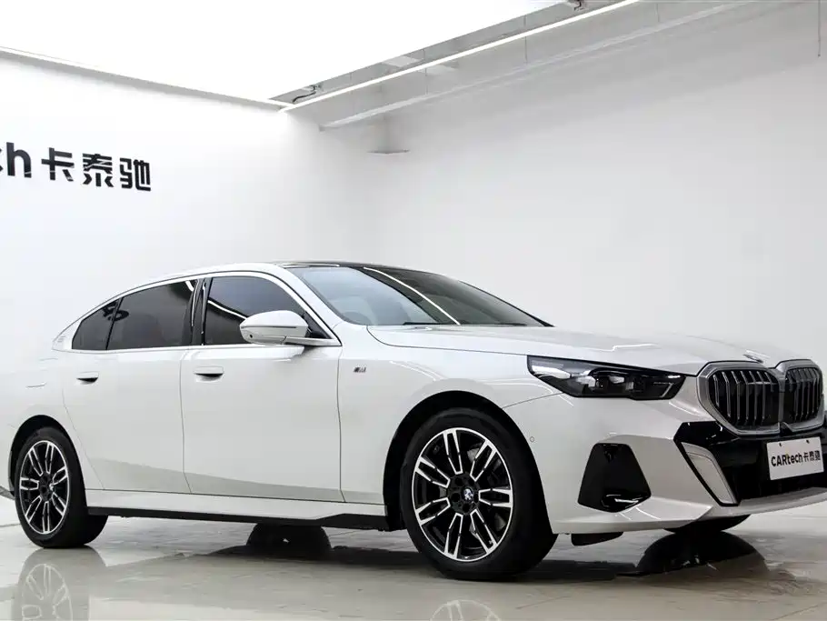 BMW 5 Series 2024 530Li Leading M Sport Package фото 3