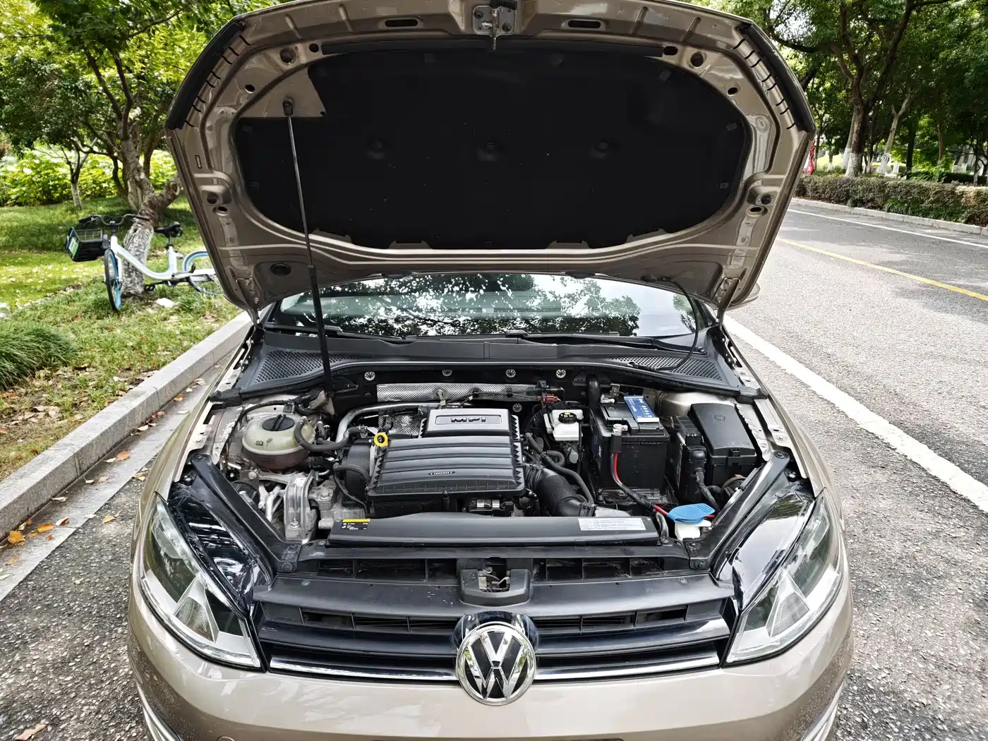 Фото 23 - Volkswagen Golf